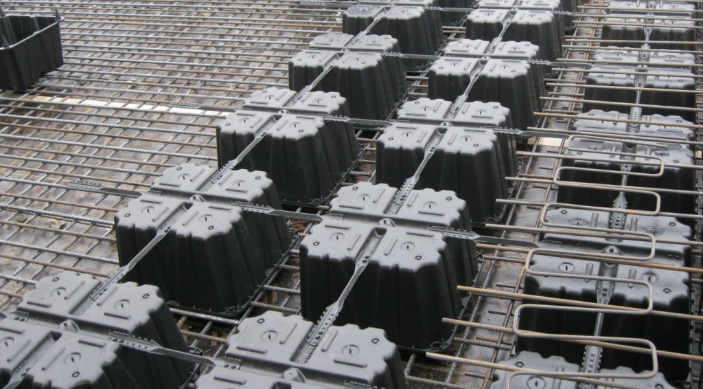 در سقف یوبوت میزان مواد اولیه مصرفی از جمله بتن و فولاد کاهش یافته و به تبع آن هزینه هم کاهش مییابد.